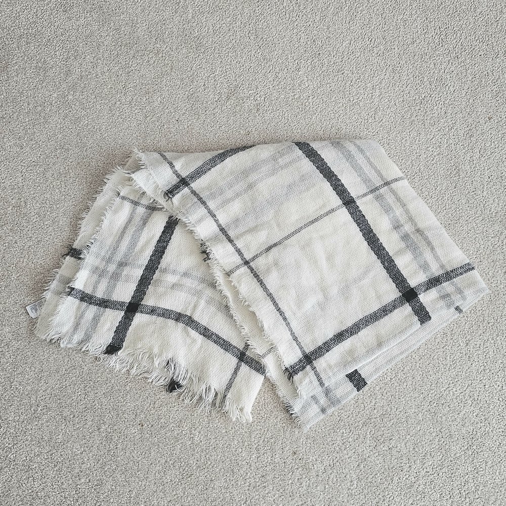Old Navy Scarf Add on 5$